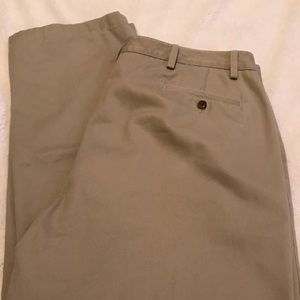 Men’s khaki pants